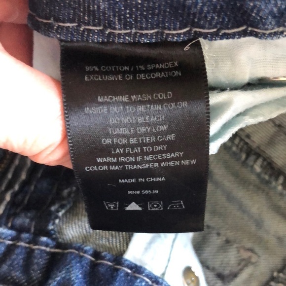 KUT From The Kloth “So Low” Distressed Blue Denim Size 4 Bermuda EUC Jean Short - Picture 15 of 16